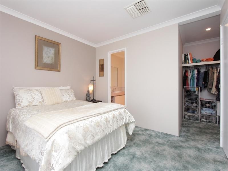 37 Midsummer Circle, Ellenbrook WA 6069