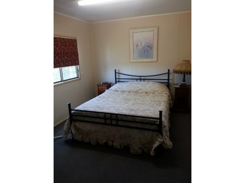 16 Curlew Court, Gin Gin QLD 4671
