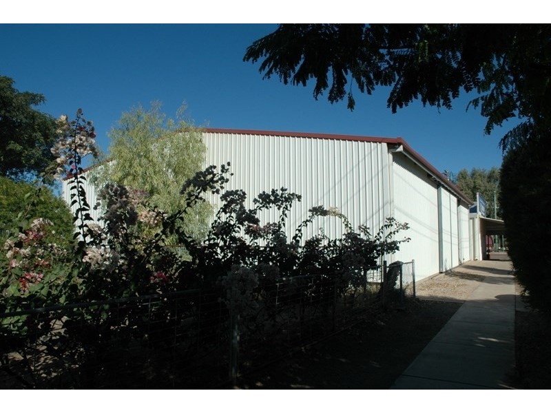 77 Elderslie Street, Winton QLD 4735