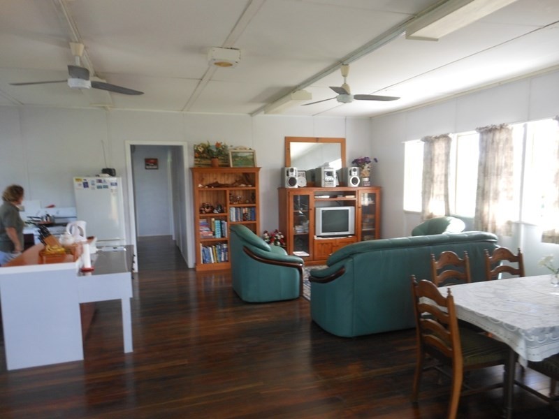 211 Woodswallow Drive, Gin Gin QLD 4671