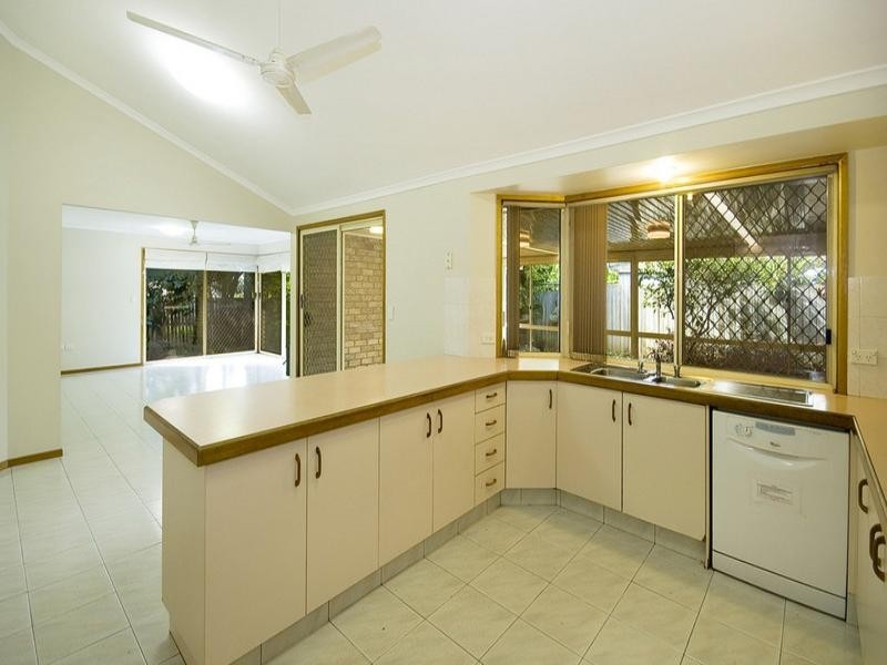 70 John Paul Drive, Daisy Hill QLD 4127