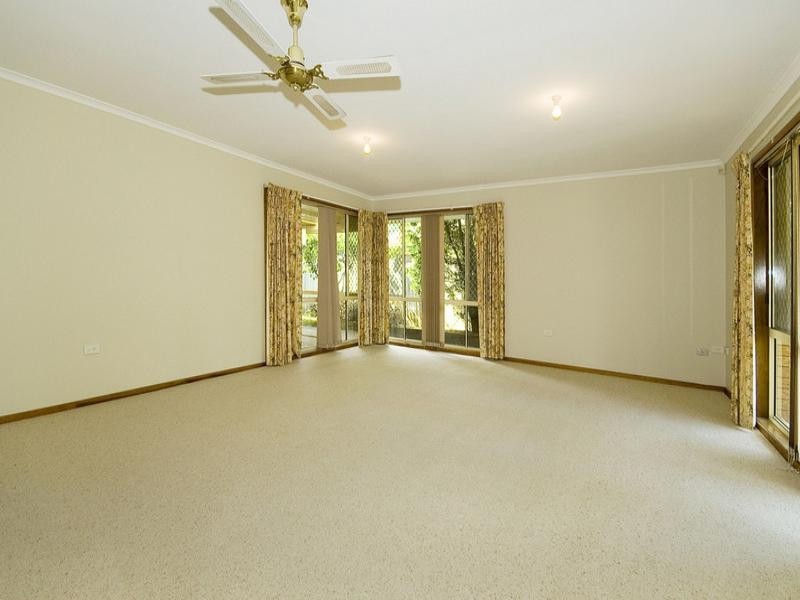 70 John Paul Drive, Daisy Hill QLD 4127