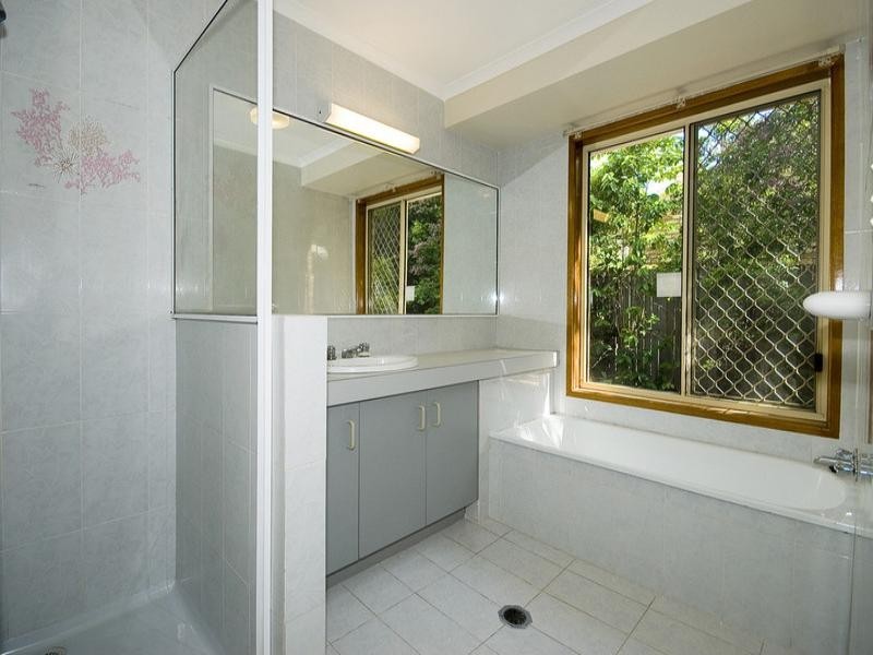 70 John Paul Drive, Daisy Hill QLD 4127