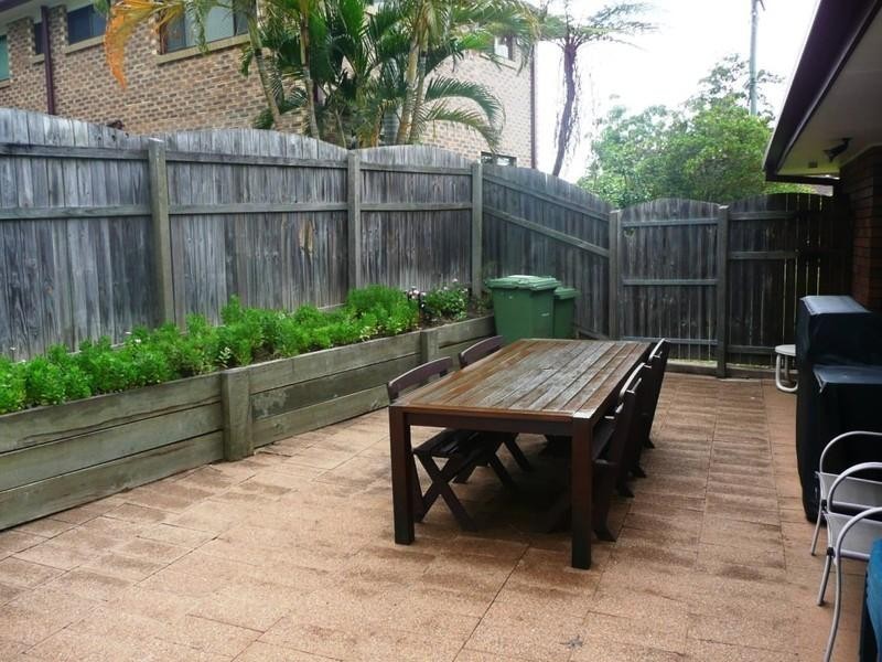 18 Jilbard Drive, Springwood QLD 4127