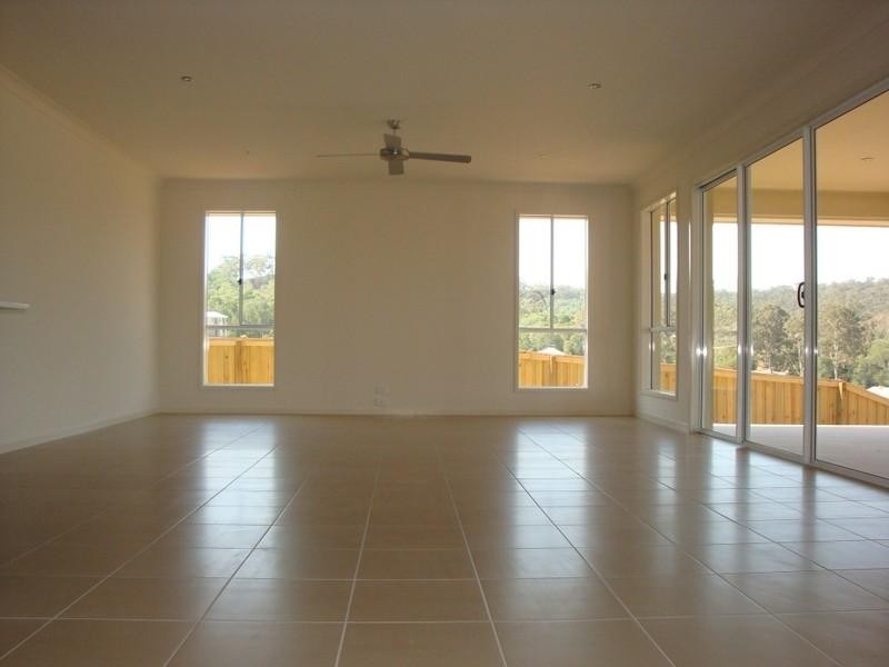 25 Dennis Vale Drive, Daisy Hill QLD 4127