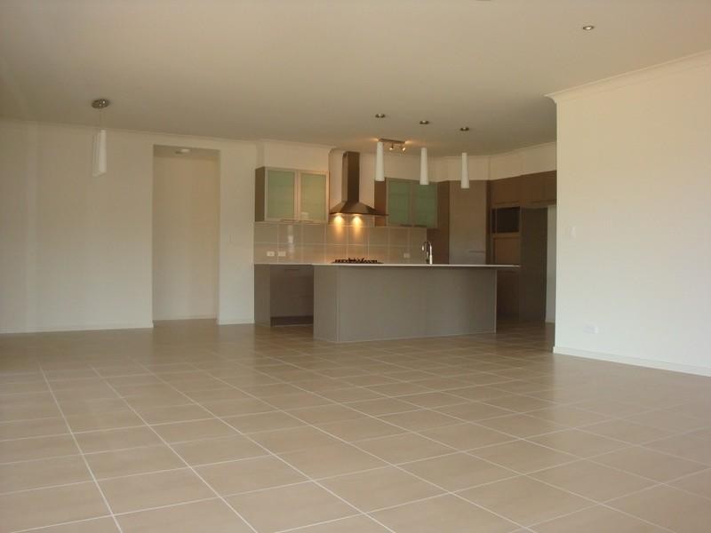 25 Dennis Vale Drive, Daisy Hill QLD 4127