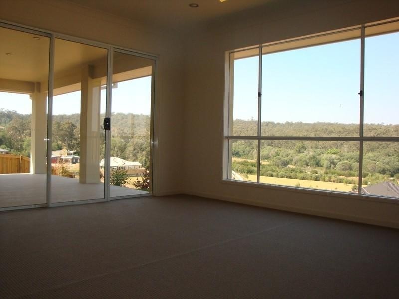 25 Dennis Vale Drive, Daisy Hill QLD 4127