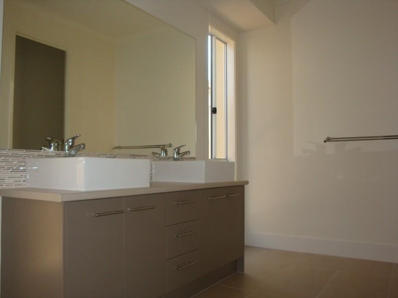 25 Dennis Vale Drive, Daisy Hill QLD 4127