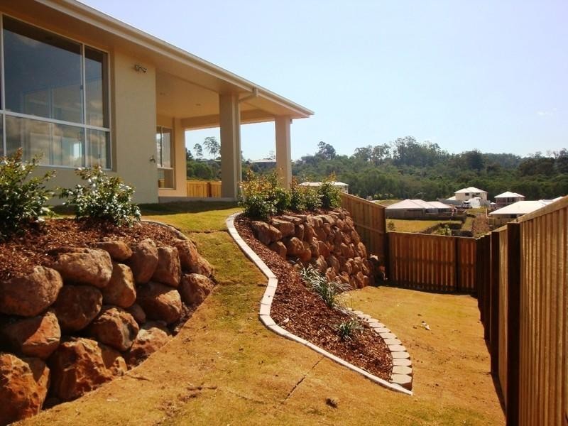 25 Dennis Vale Drive, Daisy Hill QLD 4127