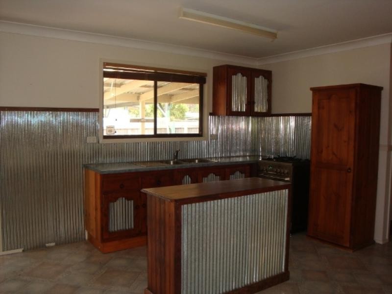 8 Phie Street, Loganlea QLD 4131