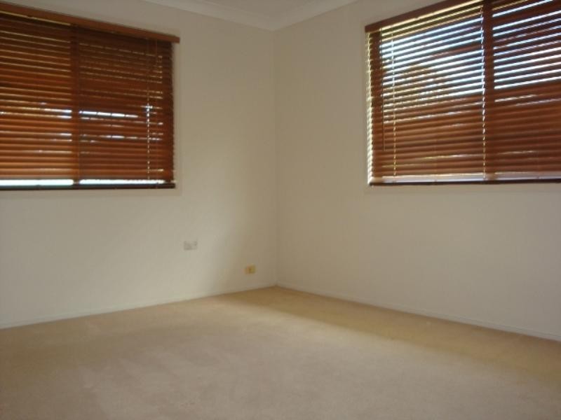 8 Phie Street, Loganlea QLD 4131