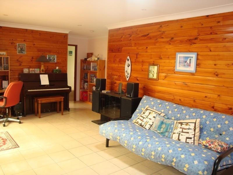 3 Jilbard Drive, Springwood QLD 4127