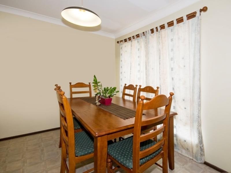 4 Little John Street, Daisy Hill QLD 4127