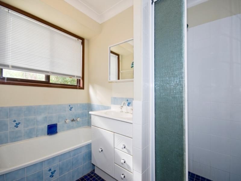 4 Little John Street, Daisy Hill QLD 4127