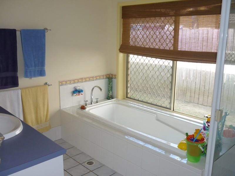 18 Bellevue Street, Bli Bli QLD 4560