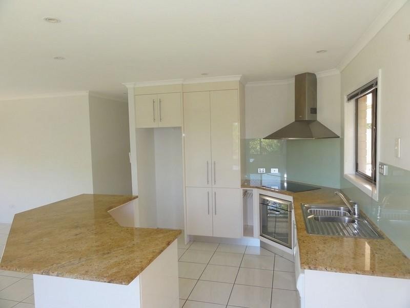 6 Boroko Place, Bli Bli QLD 4560