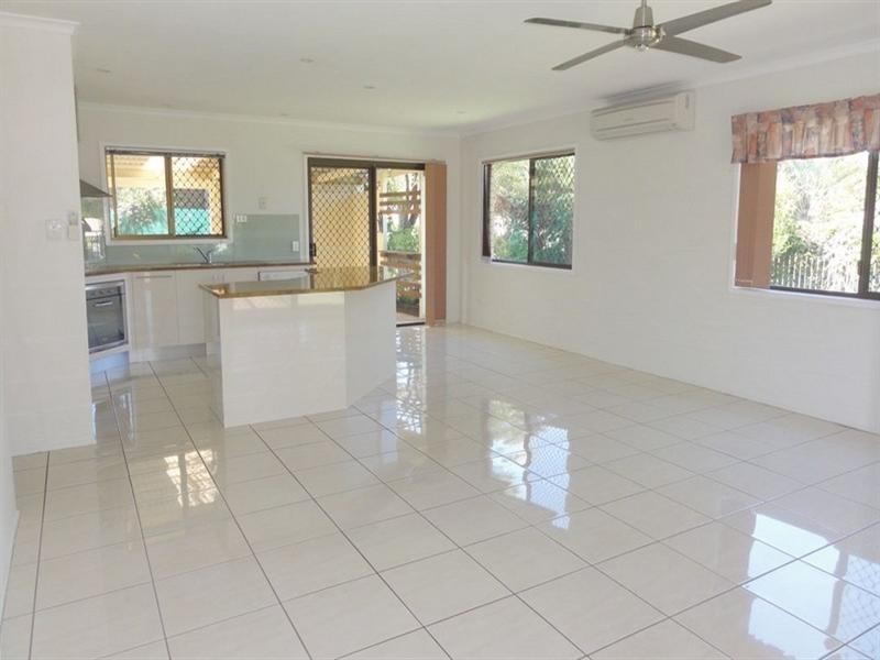 6 Boroko Place, Bli Bli QLD 4560