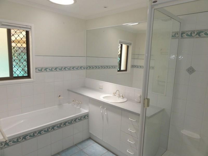 6 Boroko Place, Bli Bli QLD 4560