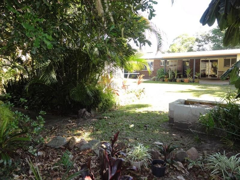 11 Finland Road, Pacific Paradise QLD 4564