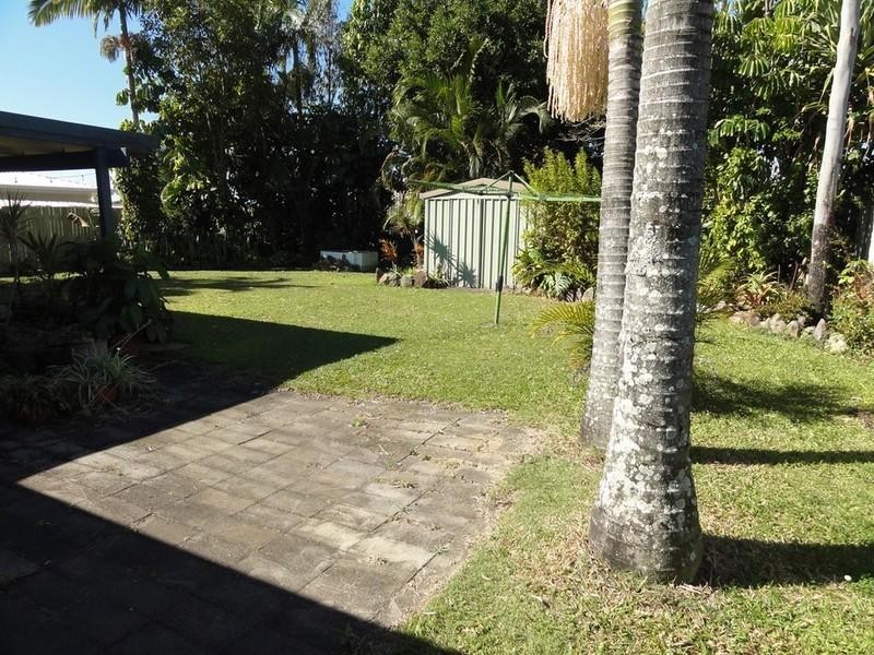 11 Finland Road, Pacific Paradise QLD 4564
