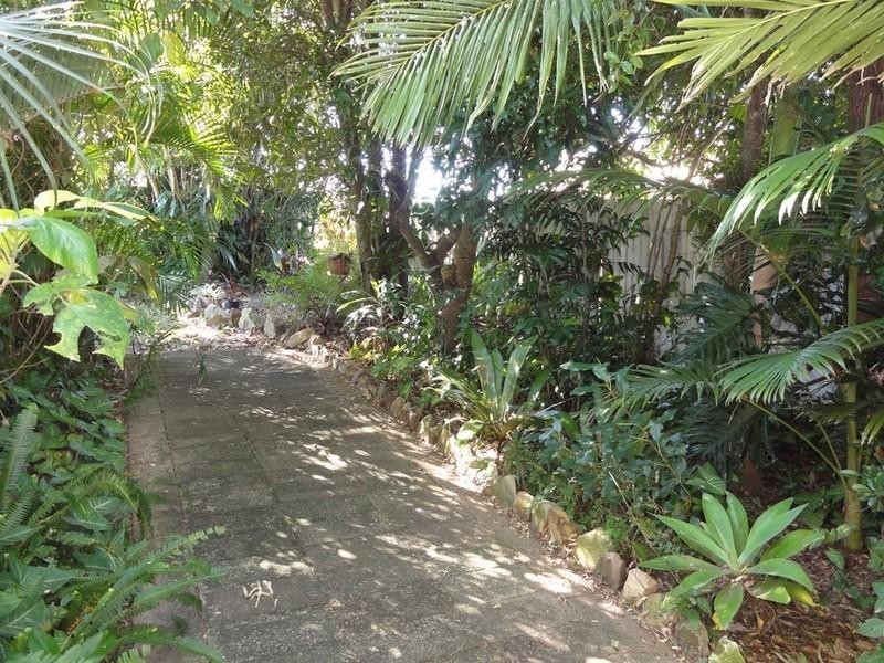 11 Finland Road, Pacific Paradise QLD 4564