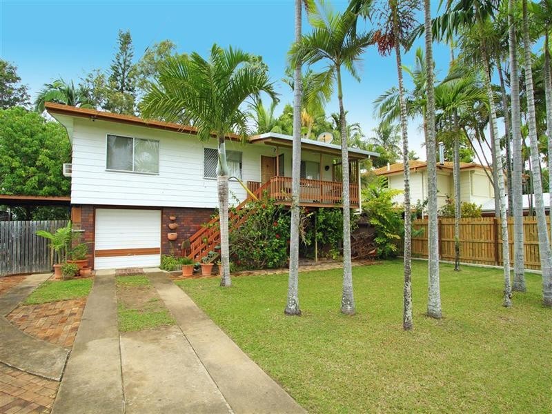 100 Buzacott Street, Park Avenue QLD 4701
