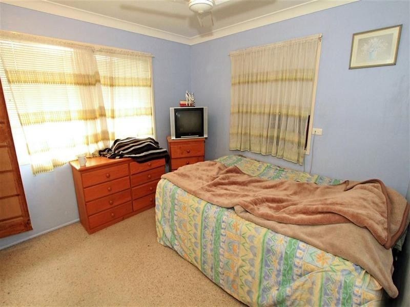 100 Buzacott Street, Park Avenue QLD 4701