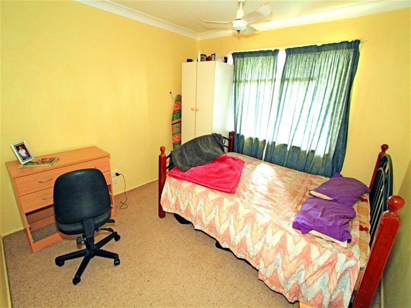 100 Buzacott Street, Park Avenue QLD 4701