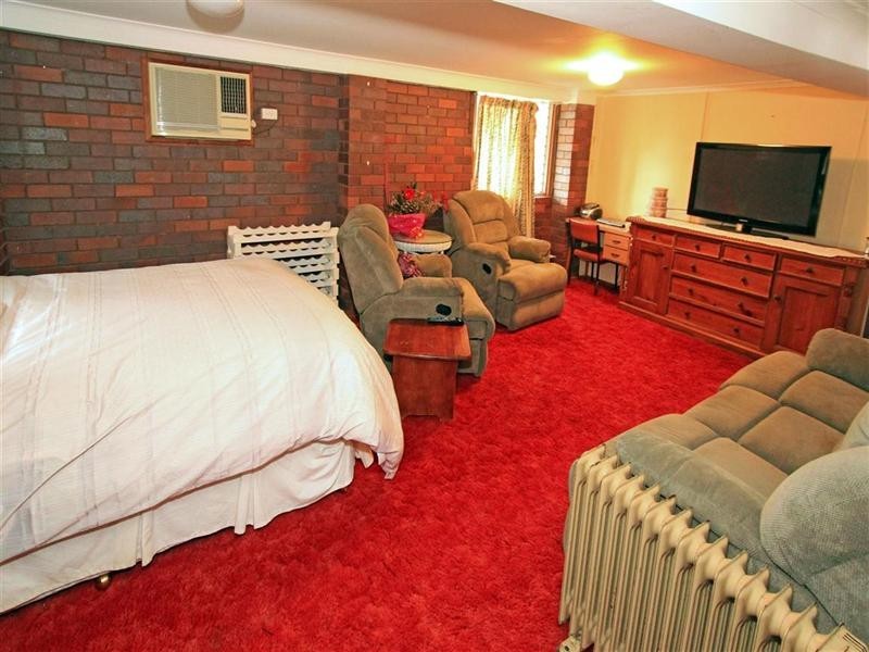 100 Buzacott Street, Park Avenue QLD 4701