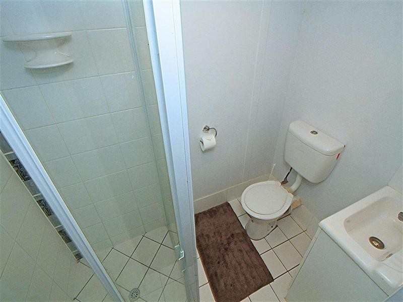 100 Buzacott Street, Park Avenue QLD 4701