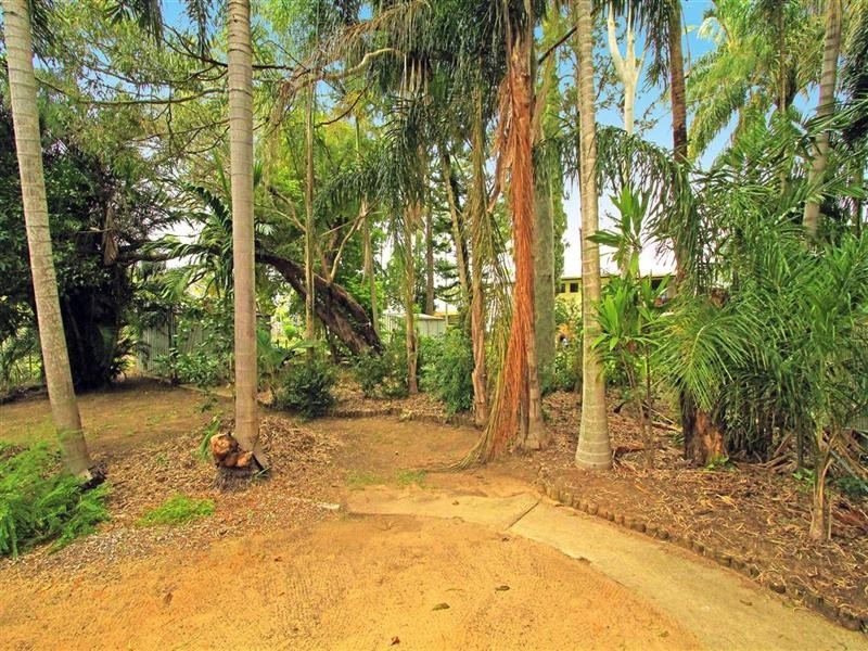 100 Buzacott Street, Park Avenue QLD 4701