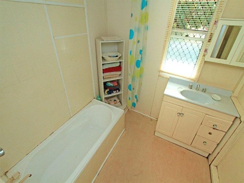 353 Rhodes Street, Koongal QLD 4701