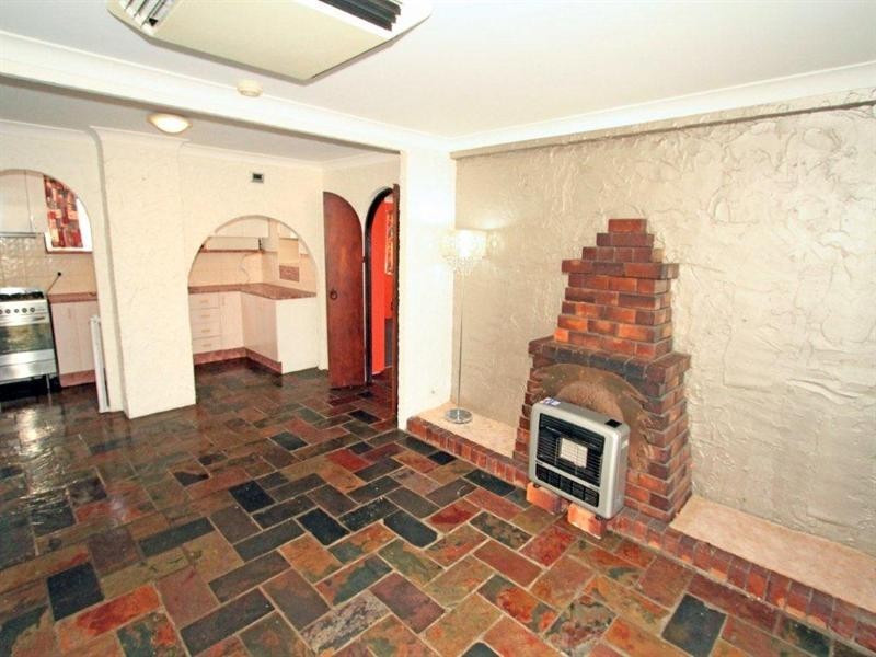 4 Bates Avenue, Park Avenue QLD 4701