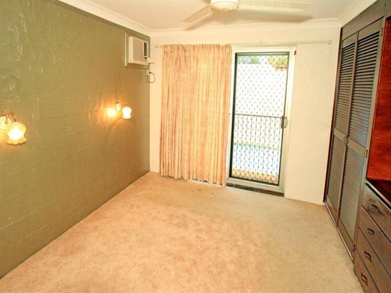 4 Bates Avenue, Park Avenue QLD 4701