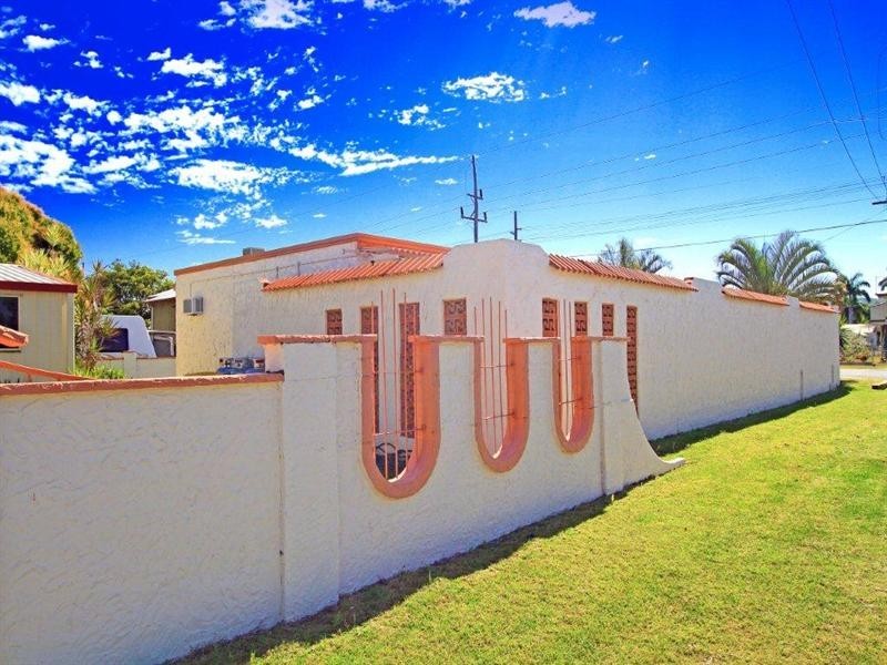 4 Bates Avenue, Park Avenue QLD 4701