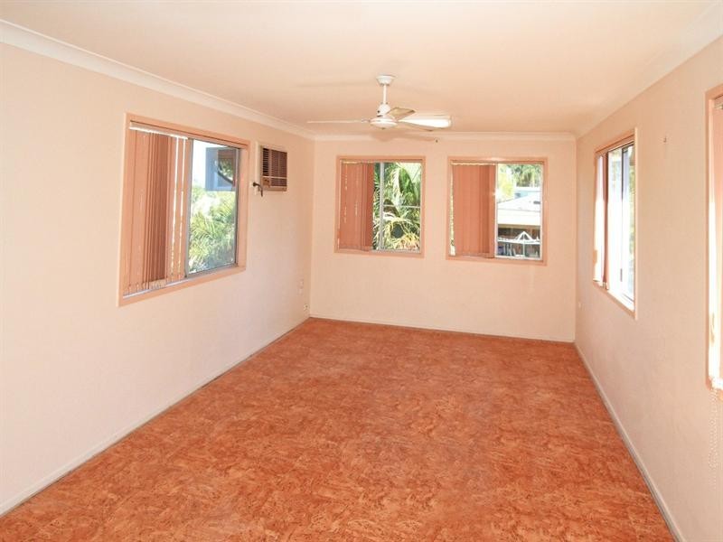 15 Crick Street, Kawana QLD 4701