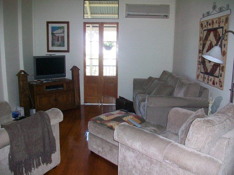 4 Davis Street, The Range QLD 4700