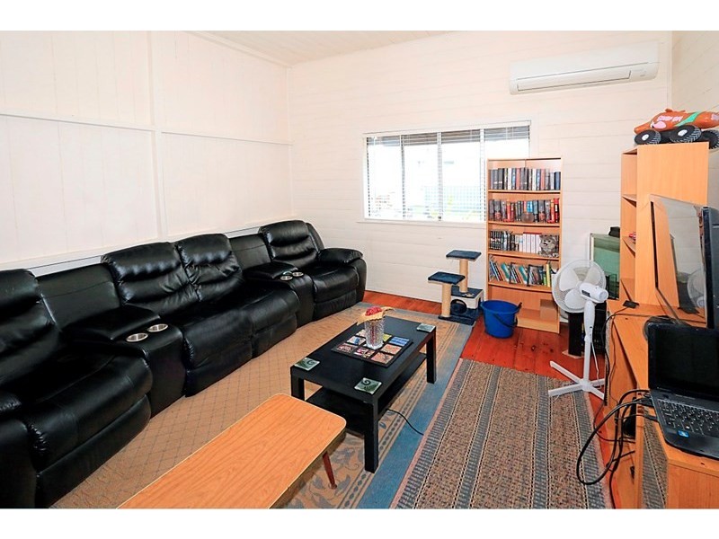 8 Thackeray Street, Park Avenue QLD 4701