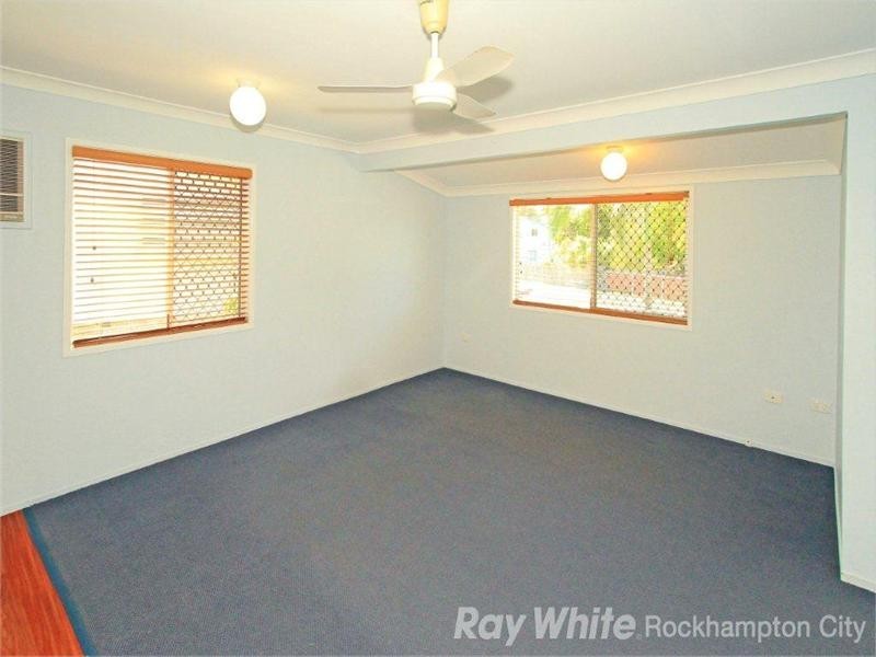 32 Elwing Street, Kawana QLD 4701