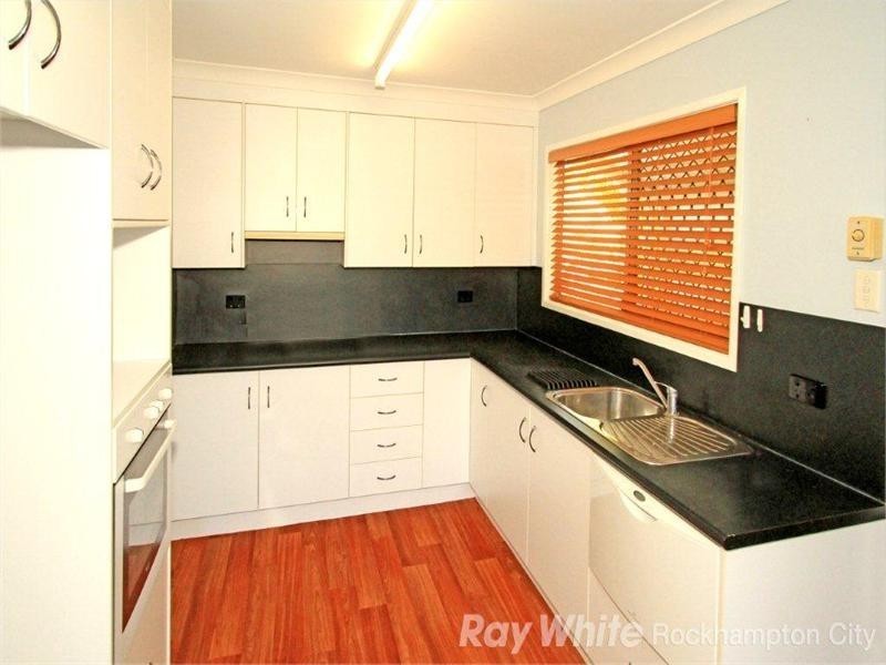 32 Elwing Street, Kawana QLD 4701