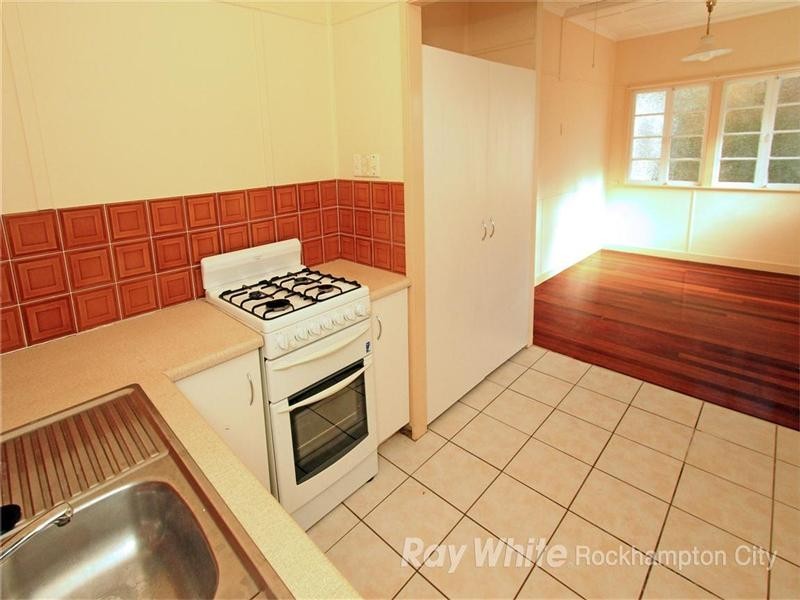 15 Woodville Street, Wandal QLD 4700