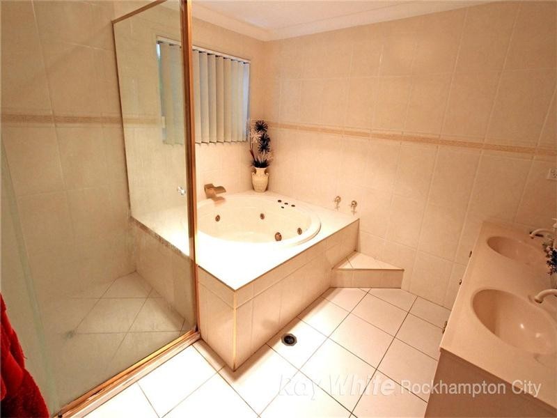 5 Greenwood Close, Frenchville QLD 4701