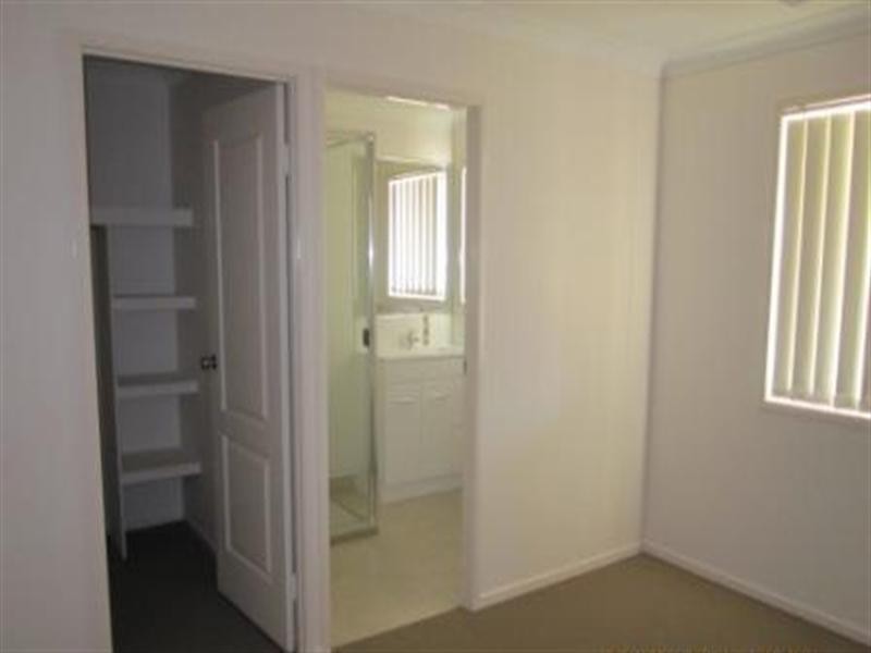 12 Kerrie Meares, Gracemere QLD 4702