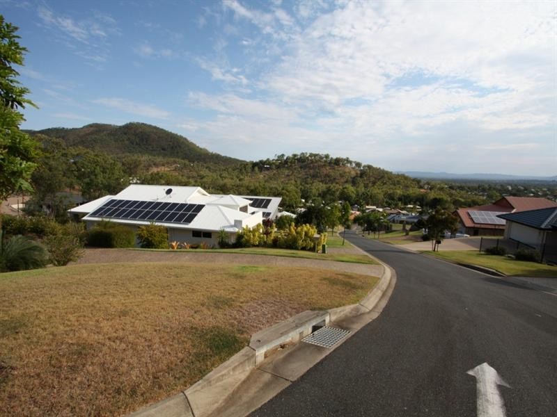 17 Greenwood Close, Frenchville QLD 4701