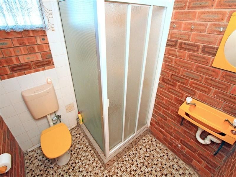 15 Crick Street, Kawana QLD 4701