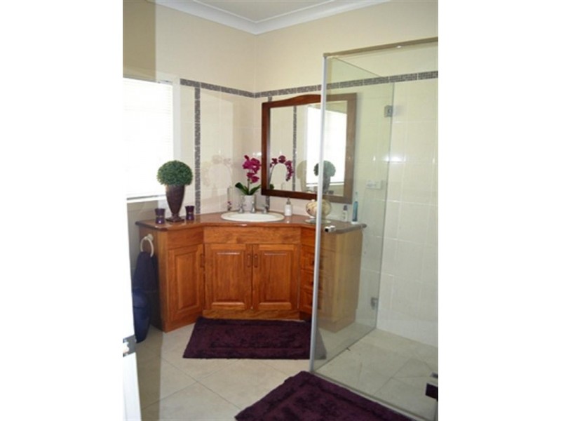 2 Kelly Street, The Range QLD 4700
