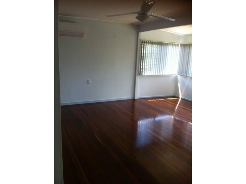 25 Thomasson Street, Park Avenue QLD 4701