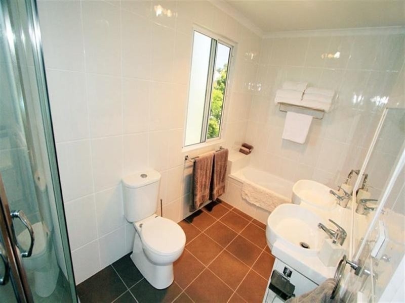 17 Meade Street, Wandal QLD 4700