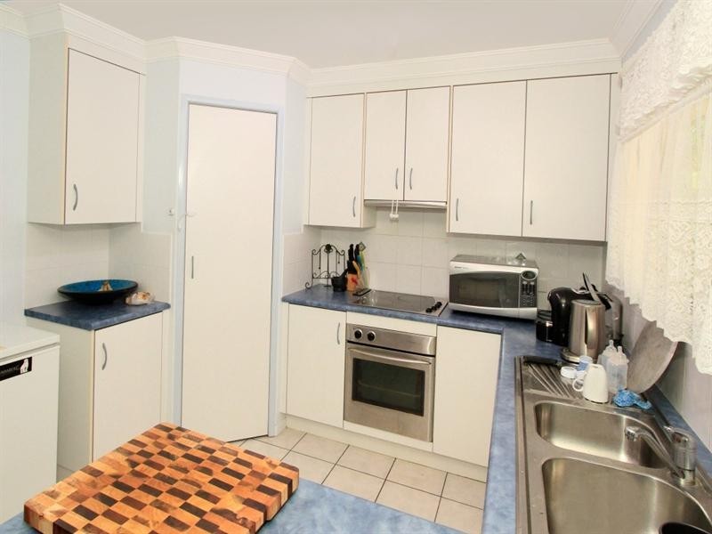 4 Pacey Street, Parkhurst QLD 4702