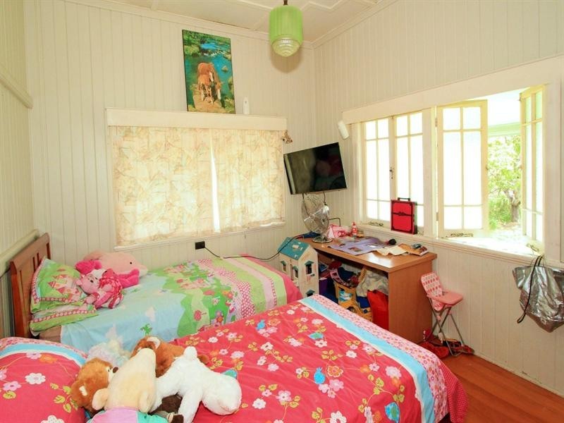 69 Livingstone Street, Berserker QLD 4701